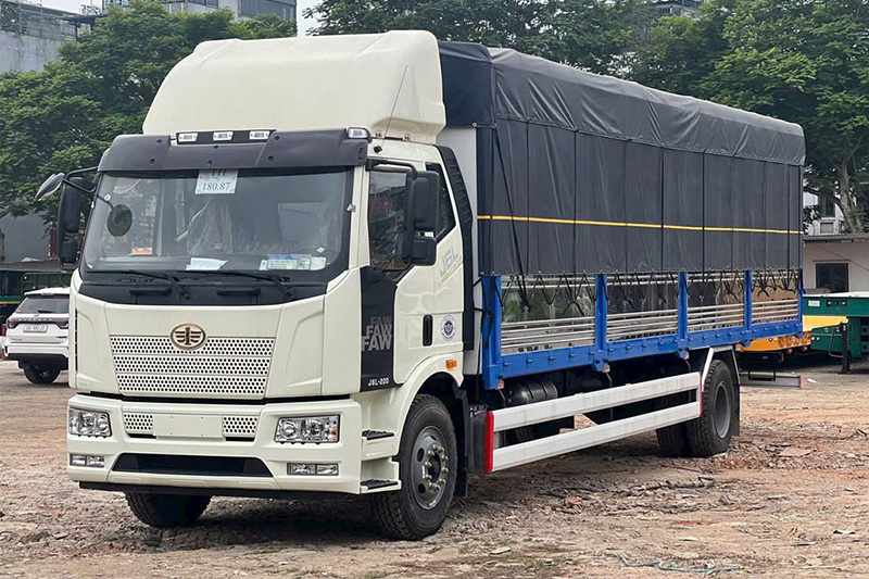 Xe tải thùng mui bạt 8 tấn Faw 2026